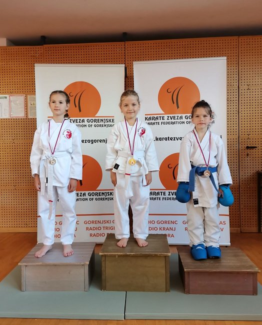 Ester Ela Koren najmlajše 1. mesto, Doroteja Komel Popov 2. mesto 